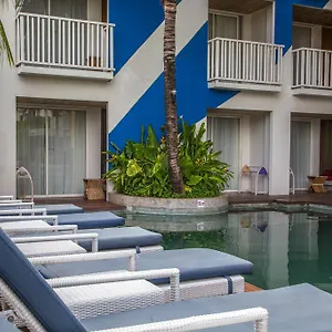 bliss-surfer-hotel.hotelsseminyak.net/